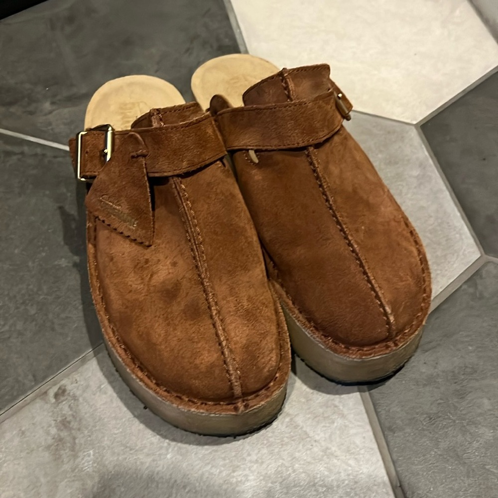 Clark trek wedge mule, in moka bisque suede, barely worn